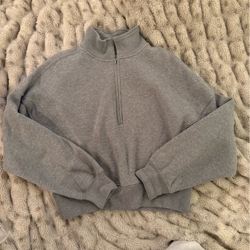 Abercrombie and Fitch half zip soft maximum essential.